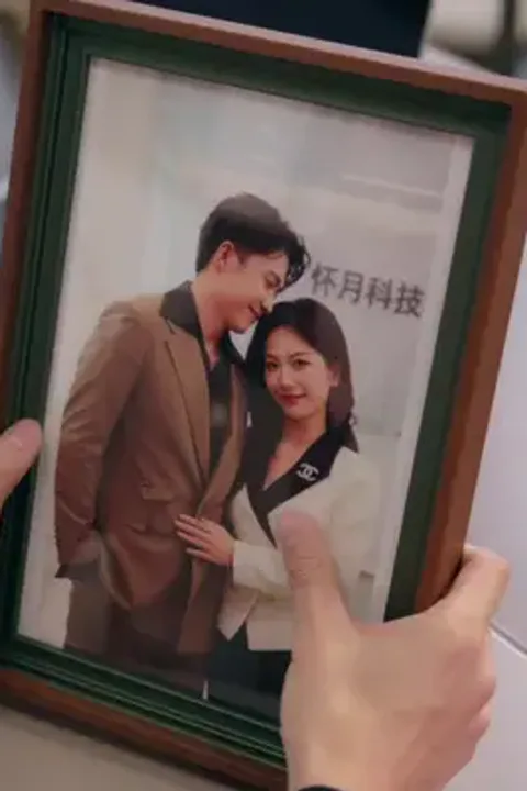 Poster CEO tersembunyi balas dendam