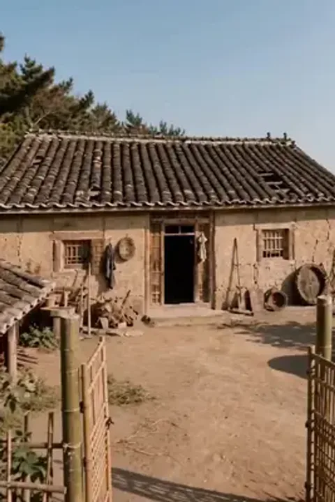 Denizde zengin olan eski asker afişi