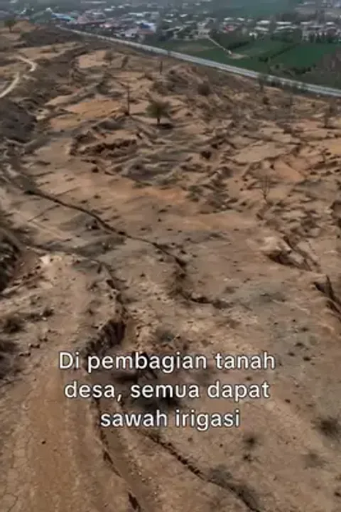 Poster Dulu dihina, kini miliarder