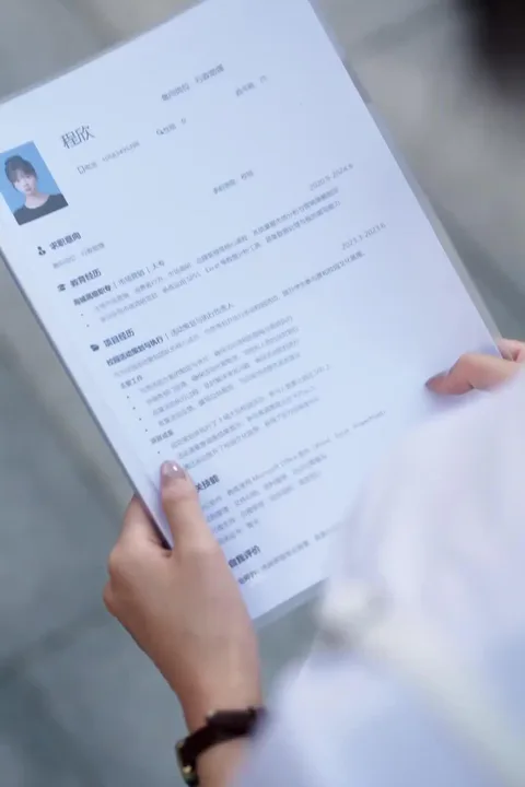 โปสเตอร์ เข้าใจผิดคิดว่าเป็นหัวหน้า