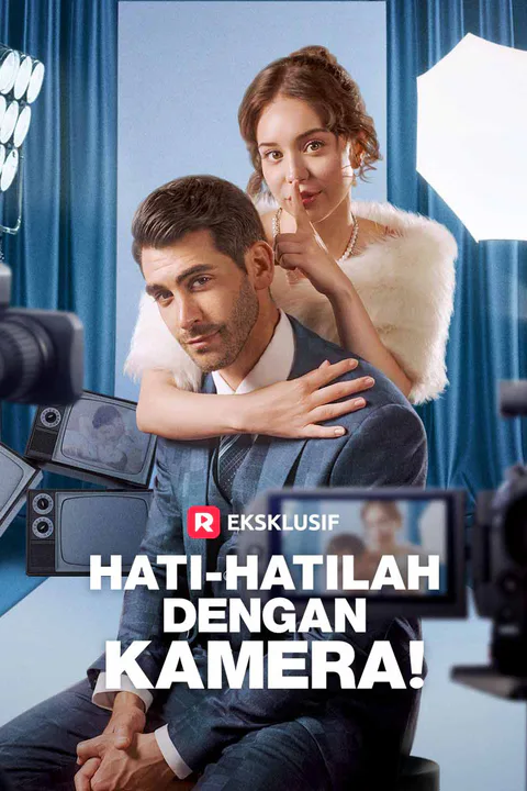 Poster Hati-hatilah dengan Kamera!