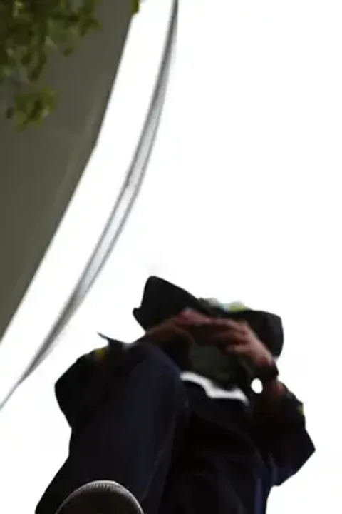 인생 시나리오를 보는 남자 포스터