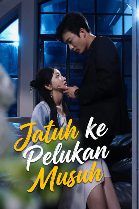 Poster Jatuh ke Pelukan Musuh