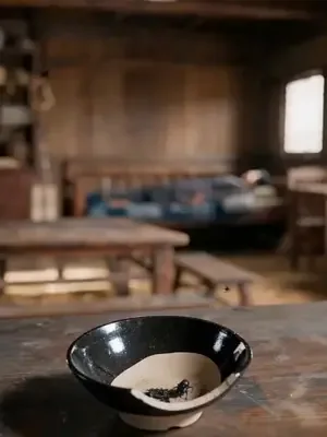 Kıtlıkta ekmekle krallık kurulur afişi