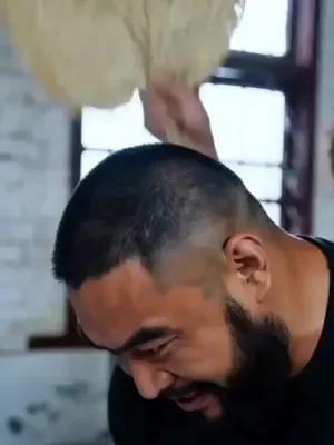 Köy genci doğa gücüyle zengin afişi