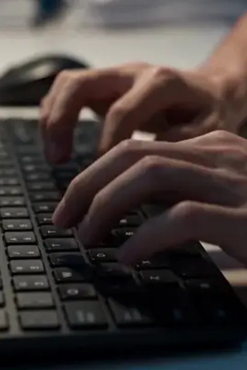 ملصق نظام النسخ الإلهي يصل لقمة الفنون القتالية