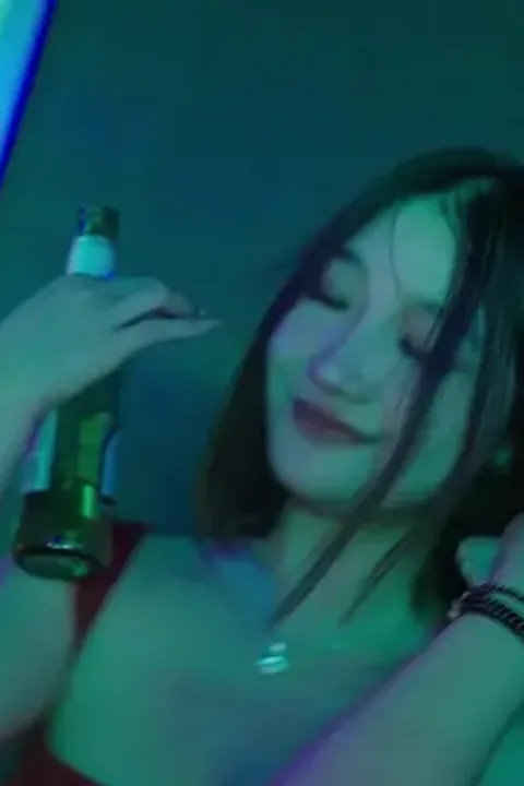 서빙으로 위장한 전수장 포스터